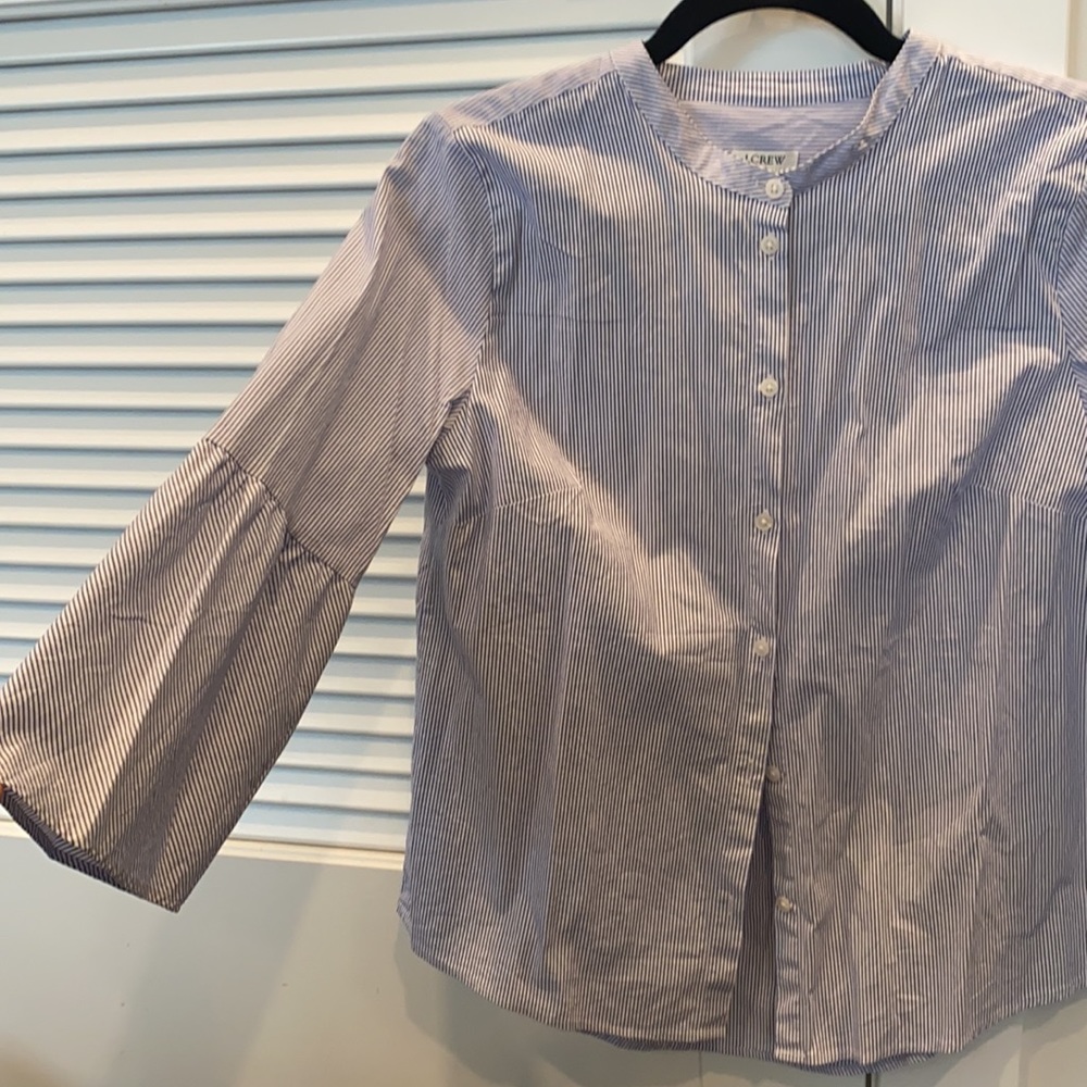 J.Crew women’s size 0 blue pinstripe button-down.
